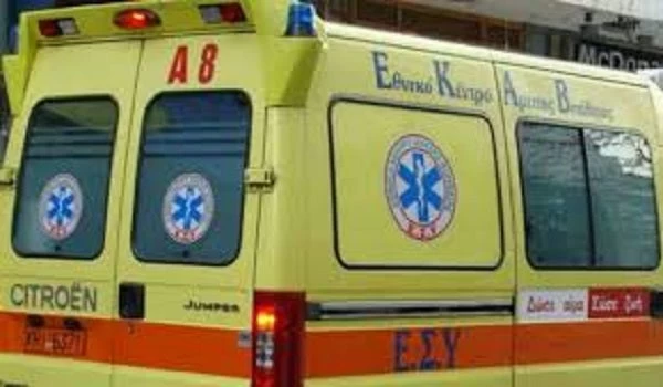 Τραγωδία στην Κόρινθο -Νεκρός δικυκλιστής μετά από σφοδρή σύγκρουση με λεωφορείο (εικόνα)